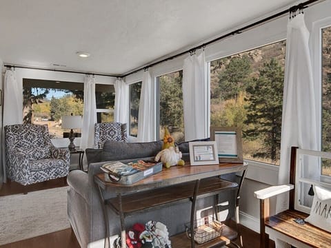 Sun room with lots of seating