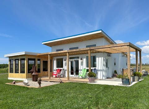 Screened porch & veranda facing south toward Chardonnay vineyard.