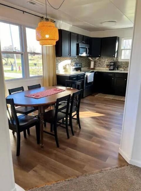 Dining for 6 near kitchen