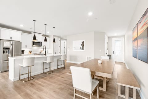 Dining area & Kitchen