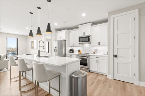 Kitchen & Bar seating