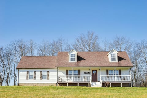 Columbia Vacation Rental | 3BR | 2.5BA | 1,886 Sq Ft | Stairs Required to Enter