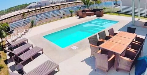 Unwind in Paradise - Outdoor Lounge with Private Heated Pool & Hot Tub 