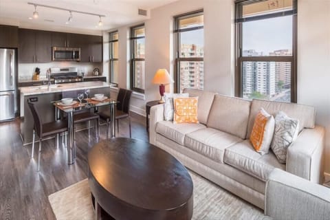 South Arlington Arlington 2 Bedroom Living Room