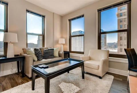 South Arlington Arlington 2 Bedroom Living Room