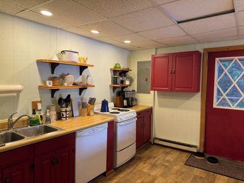 Full kitchen - lots of space for cooking!