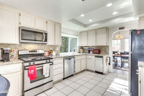 Kitchen | Keurig Coffee Maker | Dishwasher | Cooking Basics