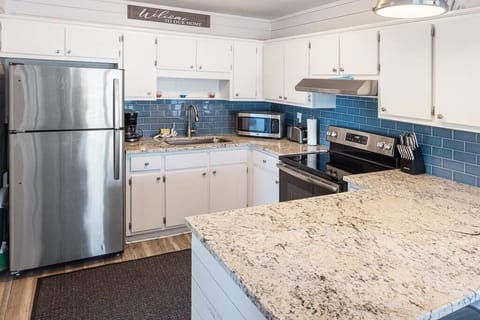 Fully equipped kitchen with stainless steel appliances and all the essentials for cooking!