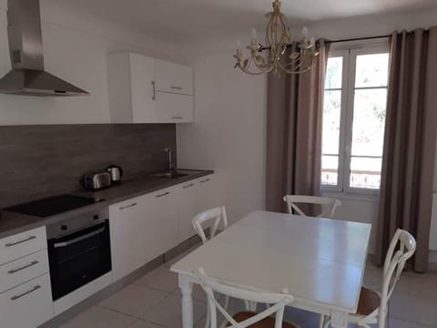 Coin cuisine " Les Romarins"