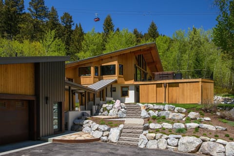 Welcome to Summit Chalet!