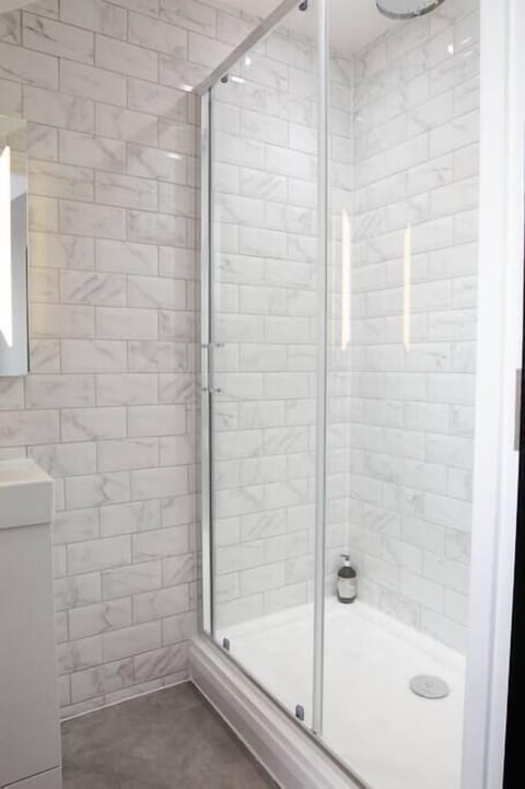 Ensuite shower.