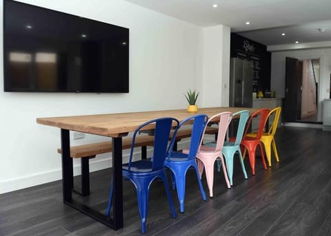 Dining Table & Large Flatscreen TV