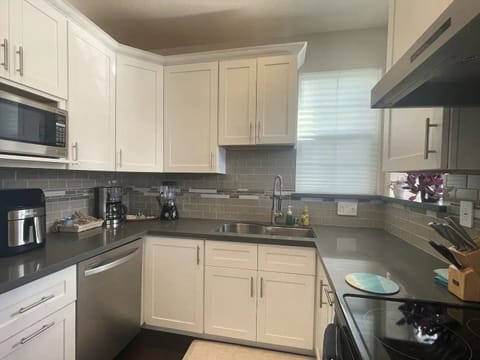 Modern Kitchen with Full Amenities