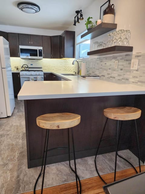 Full Kitchen and Bar Seating