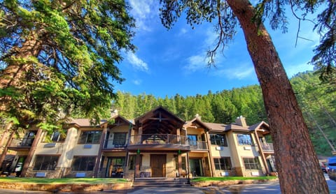 Stream Suites Front