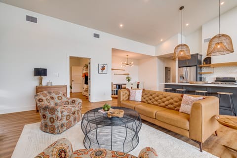 Living Area | Fireplace | Smart TV