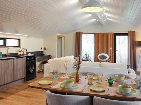 Open plan living space | Aberdaron Retreat- Gwdihw - Aberdaron Retreat, Aberdaron