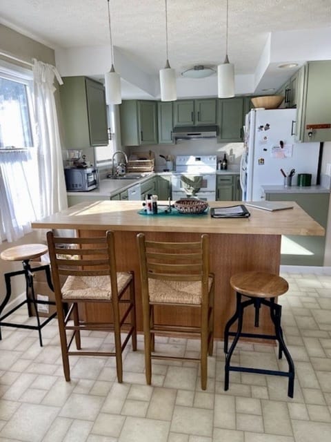 kitchen island with seating for 6