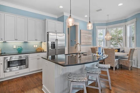 Breakfast Bar Stools for 3