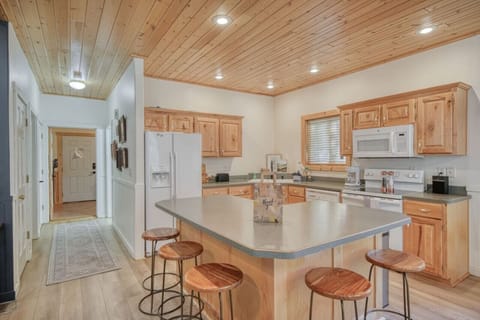 Kitchen with island seating for 4