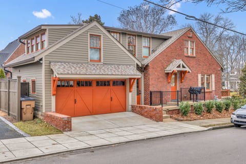 Private Entry Way Private Entry Way 