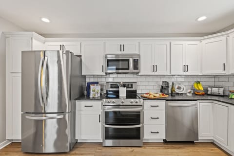 Fully stocked kitchen that has all of your needs covered!