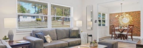 "Way more spacious than pictures! Nice neighborhood. House super clean and neat. Great stay!" - Abby - Georgia *****