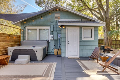 Bradenton Vacation Rental | 3BR | 1BA | 3 Steps to Enter | 1,000 Sq Ft