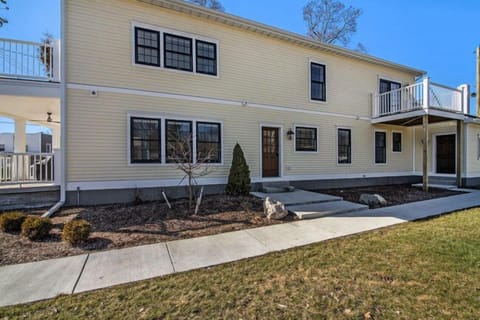 Private entrane on the side.