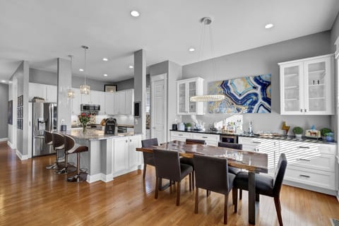 Dining room seating for 6