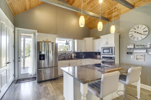 Kitchen | Equipped w/ Cooking Basics