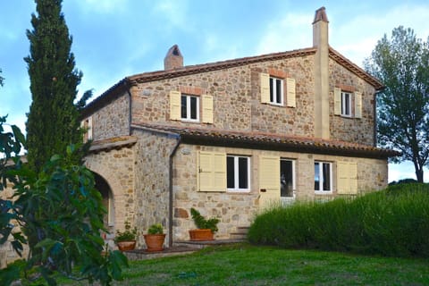 Sky, Plant, Building, Property, Window, Cloud, Tree, House, Grass