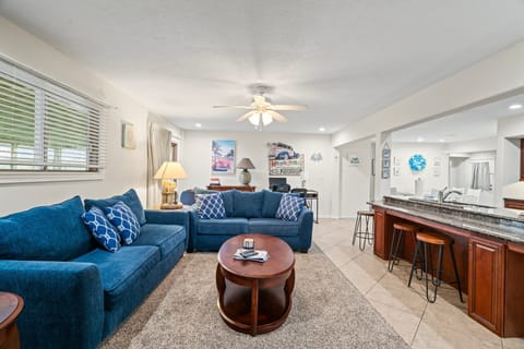 Welcome to Pelican's Roost