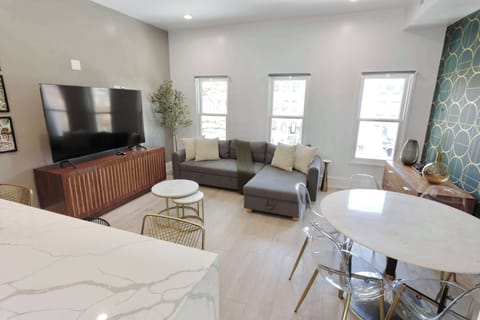 Cozy Living room area! Perfect for hanging out after a long day of exploring