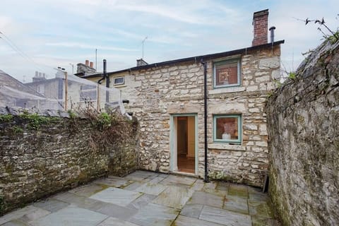 Cinnamon Cottage, Barnard Castle - Host & Stay