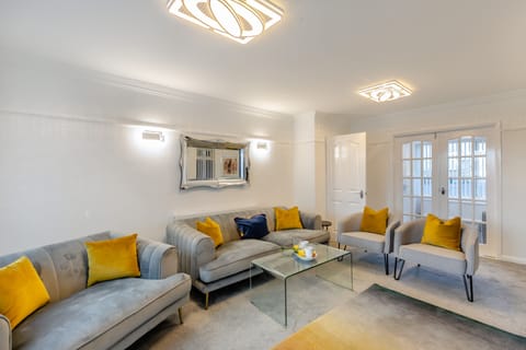 Living Room / Lounge