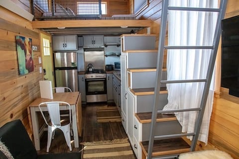 Lions20Caynon20interior205