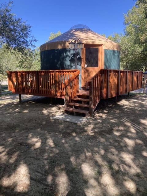 Yurt20exterior202