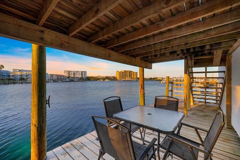 The Boat House - Holiday Isle - Back Deck & Outdoor Seating