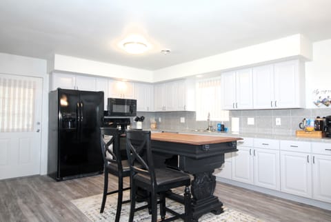 KITCHEN ISLAND WITH SEATING FOR TWO