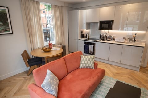 Beautifully decorated, bright living area with fully equipped kitchen. All new appliances, cutlery, crockery. Dishwasher, washing machine, dryer. Air cooling, TV and high speed Wifi.