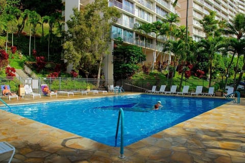 Makaha Valley Swimming pool