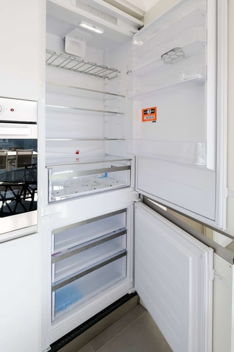 Fridge + freezer