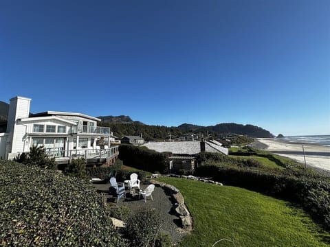 Spectacular Ocean Vistas at Whaletopia