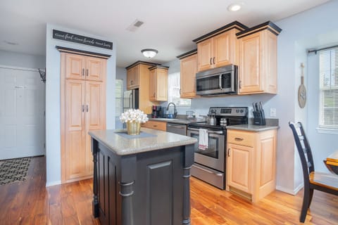 With all the essentials to whip up culinary masterpieces and indulge in your favorite recipes, culinary adventures await. Don your apron, wield those utensils like a pro, and let the cooking magic unfold!