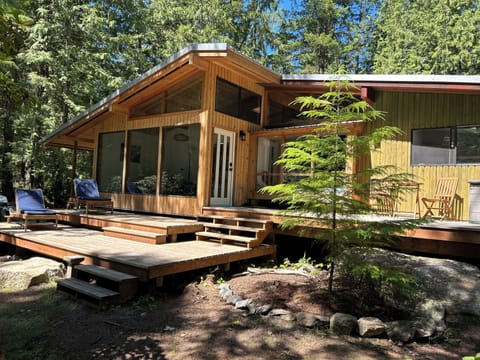 Huckleberry Hideaway on beautiful Savary Island, BC. A newly renovated cabin.
