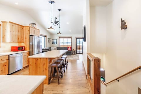 Large island to gather around