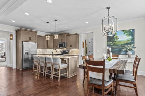 Main Floor - Eating and Dining Area