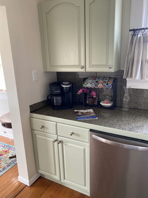 Full kitchen with Keurig & large selection of k-cups.