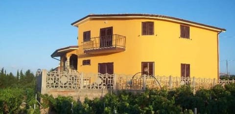 Beautiful Villa in the Middle Vineyard #2 Apartment in Sardinia
